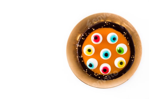 Preview: Halloween cake with candy eyes decoration