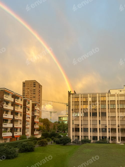 Preview: Rainbow over the residential building in Zurich