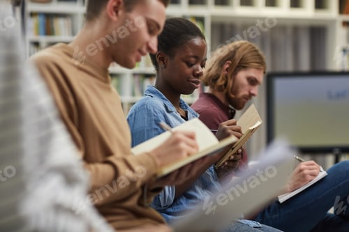Preview: Students sitting at lecture