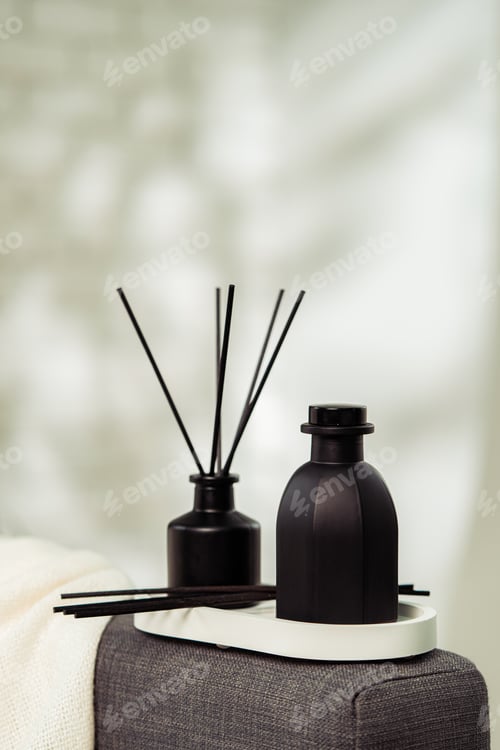 Preview: Aroma diffuser bottle with sticks in living room