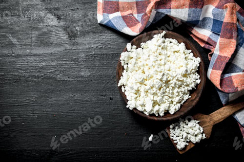 Preview: Fresh cottage cheese in a bowl.
