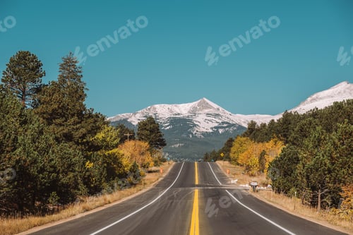 Preview: Highway at autumn in Colorado, USA.