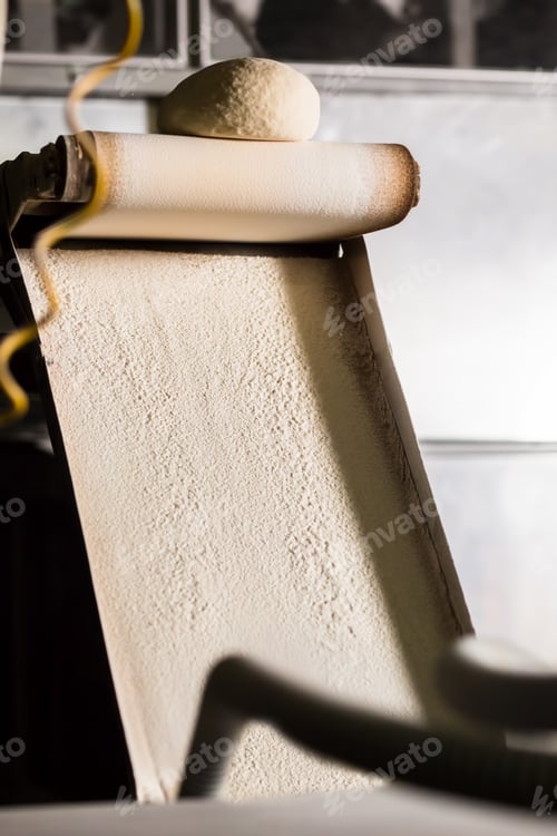 Preview: Conveyor belt with bread dough.
