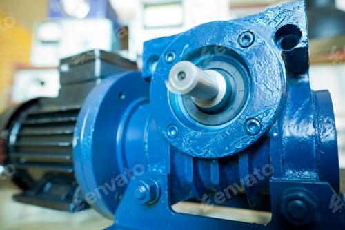 Preview: Large and powerful engine gearbox on test stand
