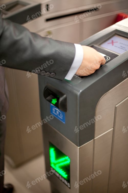 Preview: Chinese commuter at the subway turnstile