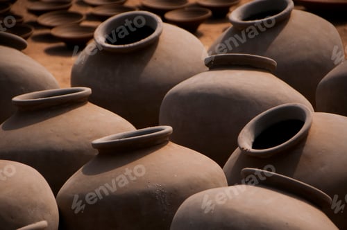 Preview: Earthen pot being made using potter's wheel, India