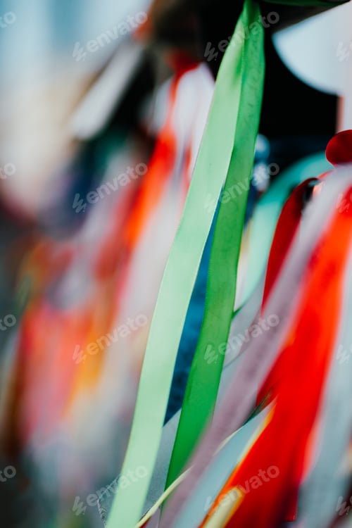 Preview: Selective focus of a green ribbon