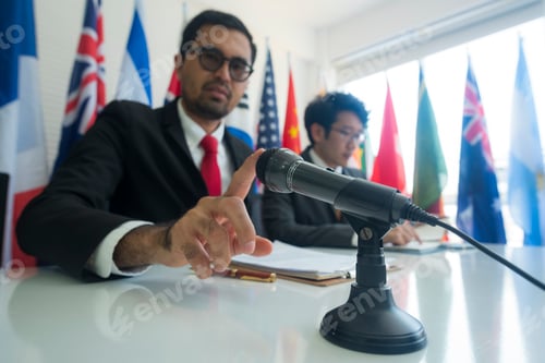 Preview: Image of press conference on international cooperation of leaders and businessmen