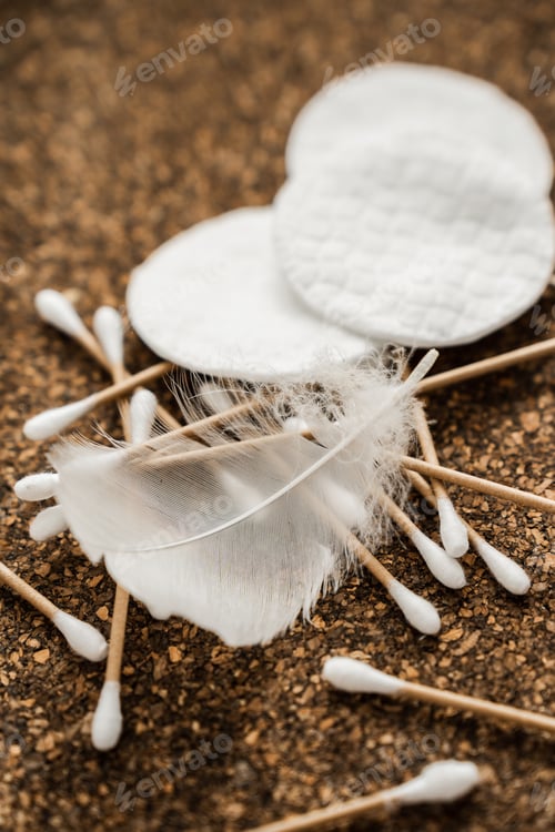 Preview: Cotton Pads and Wooden Cotton Swabs on Cork Surface