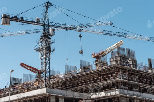 Preview: Side view of building under construction
