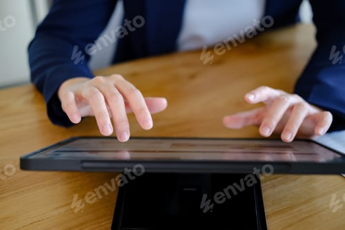 Preview: Using online connect technology for business.