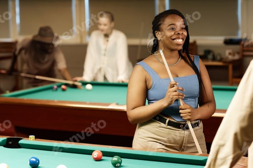 Preview: Smiling Black Woman Chatting with Friend in Pool Club