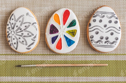 Preview: Easter egg biscuit with gray pattern white glaze and honey cakepalette food coloring paint brush