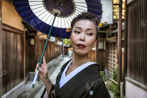 Preview: Asian woman with yukata walking in Kyoto, Japan