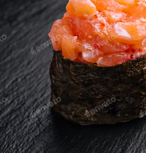 Preview: Gunkan with salmon on black wood background