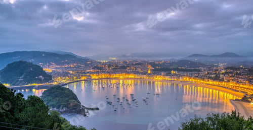 Preview: The famous La Concha beach in San Sebastian