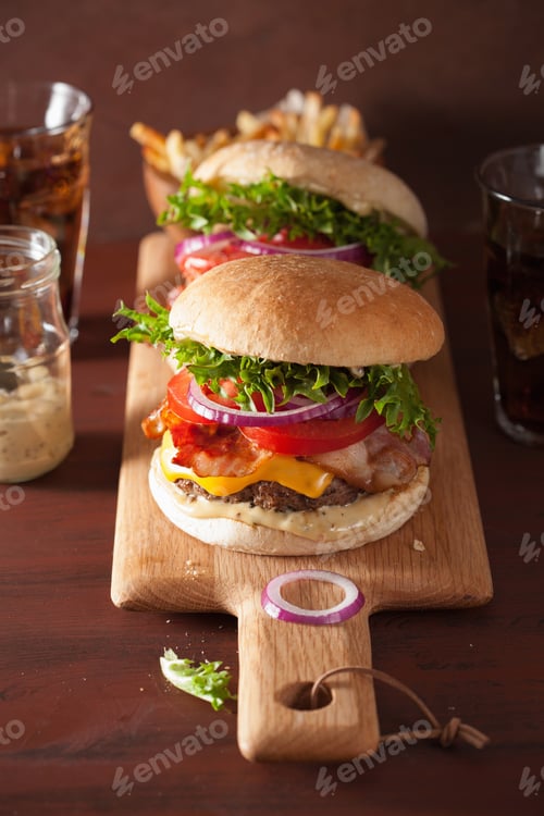 Preview: bacon cheese burger with beef patty, tomato and onion