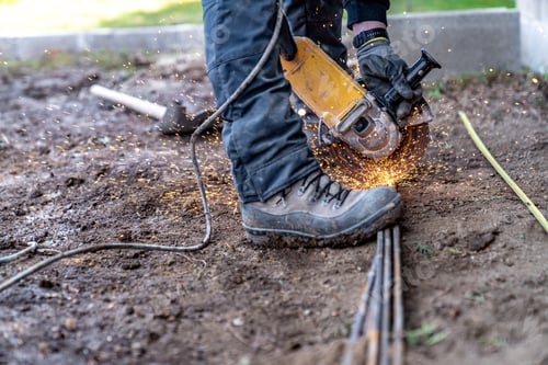 Preview: cutting iron fittings with a grinder