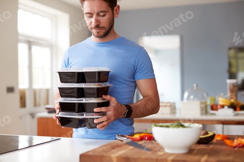 Preview: Man Preparing Batch Of Healthy Meals At Home In Kitchen