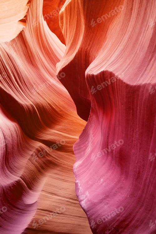 Preview: color hues of sandstone inside the antelope canyon