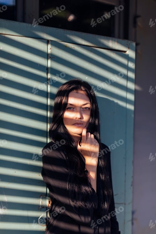 Preview: Portrait woman with urban background