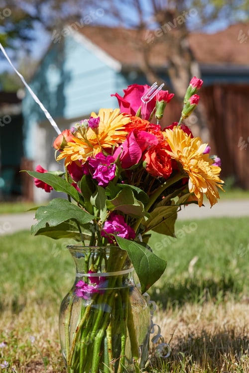 Preview: Vertical fresh flowers at the garden in vase