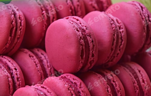 Preview: Fresh baked purple macaroon cookies close up
