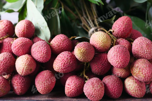 Preview: Lychee on a pink background top down.