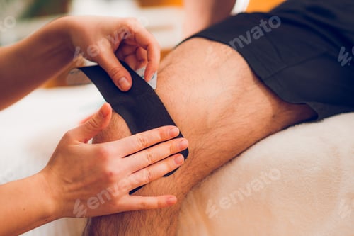 Preview: Kinesio taping for knee pain