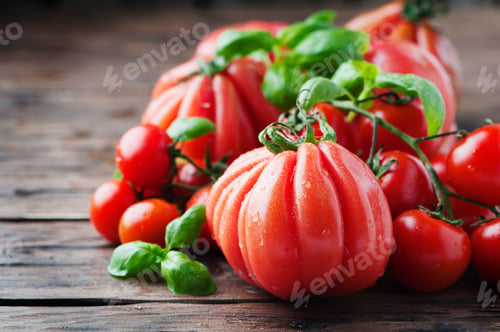 Preview: Red sweet fresh tomato and basil