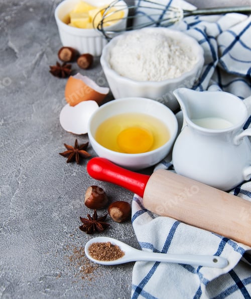 Preview: Kitchen table with various ingredients