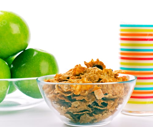 Preview: cornflakes, glass of milk and green apples