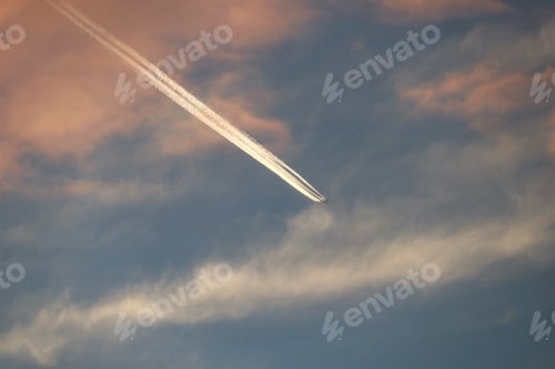Preview: Long jet stream against pinkish clouds in the sky