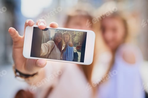 Preview: Every moment can be captured with a selfie