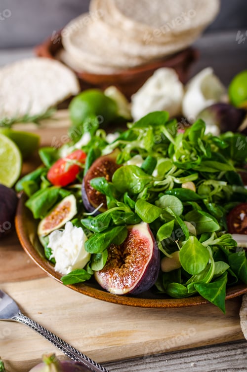 Preview: Figs lettuce salad