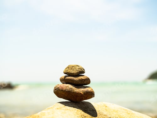 Preview: Stack Stone Zen Balance on Stone Beach blur Sea Water Background