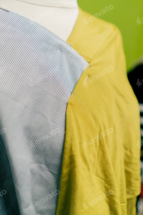 Preview: close-up of mannequin in a sewing workshop with fabric pins attached to it