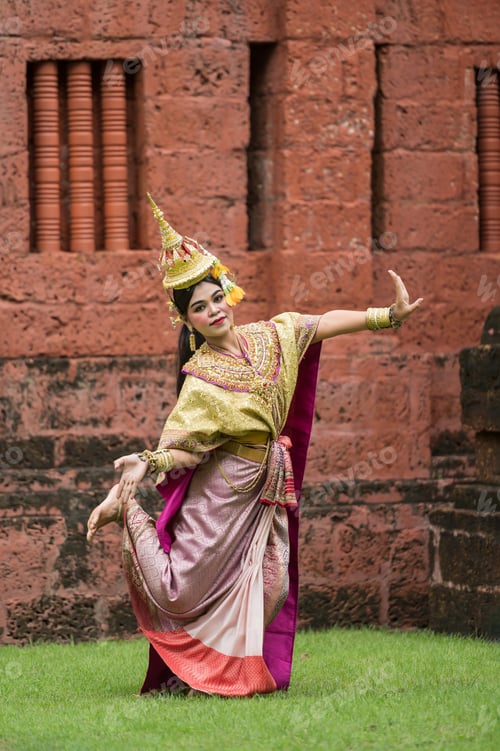 Preview: Thailand Dancing in masked khon Benjakai