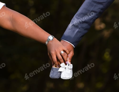 Preview: Couple expecting twins
