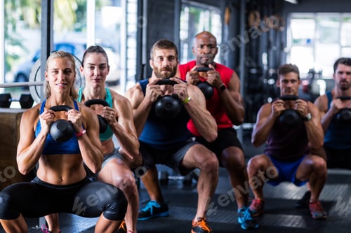 Preview: Portrait of people holding kettlebells in gym