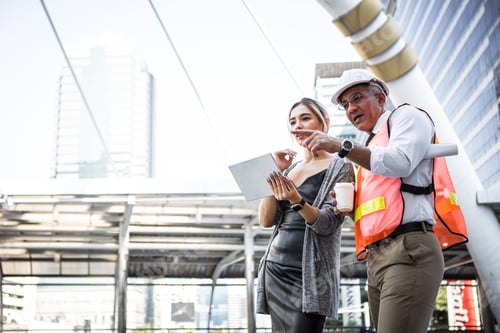 Visualização: Engenheiros descrevem detalhes do projeto para os clientes