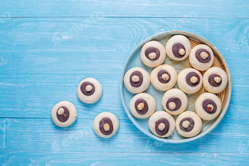 Preview: Hazelnut cookies with hazelnuts,top view