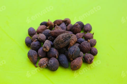 Preview: Dried Black Cardamom or Greater Cardamom