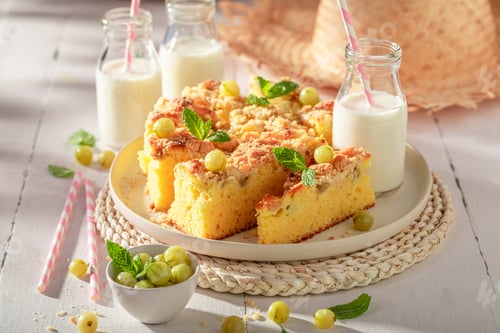 Preview: Tasty gooseberry butter cake made of sugar and fruits.