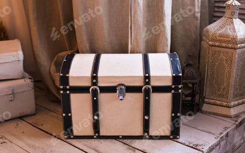 Preview: Small decorative old treasure chest