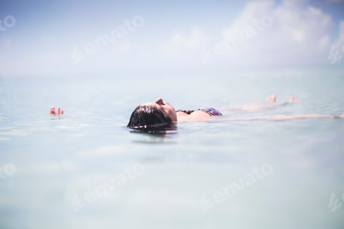 Preview: Woman floating in the sea