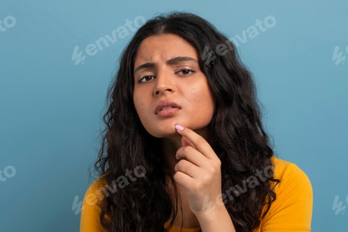 Vista previa: Stressed sad brunette young woman touching her face