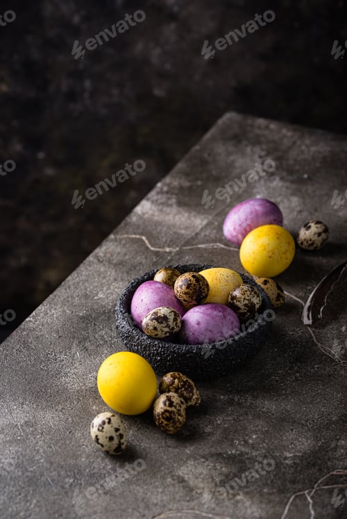 Preview: Easter eggs painted with natural dye