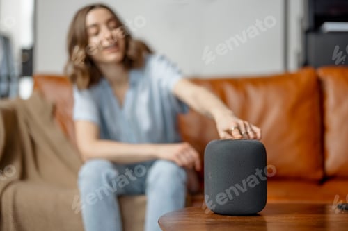 Preview: Woman speaking with audio assistant column