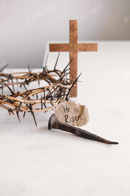 Vista previa: He is Risen. Jesus Crown Thorns and nails and cross on a white background. Easter Day